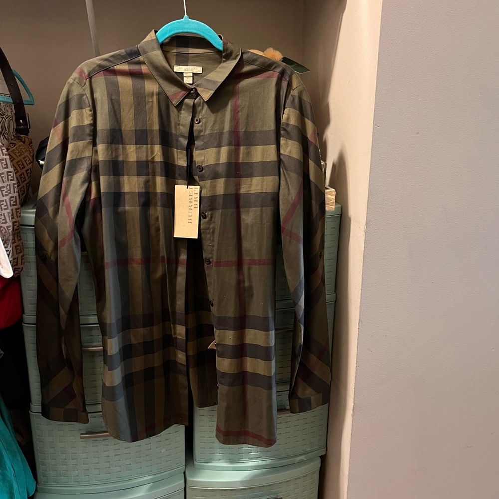 NWT Women’s Olive Burberry Button up Top